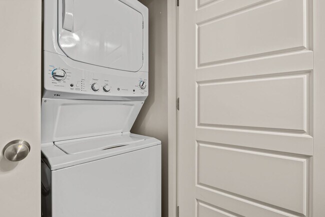 Building Photo - 7353 Summerwinds