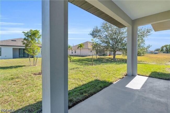Building Photo - 1021 Chiquita Blvd N