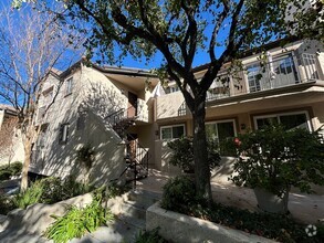 Building Photo - Charming 2-Bedroom Double Master Condo in ...