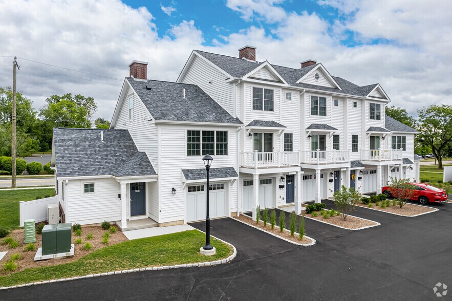 Building Photo - Townhomes at Colonial Village