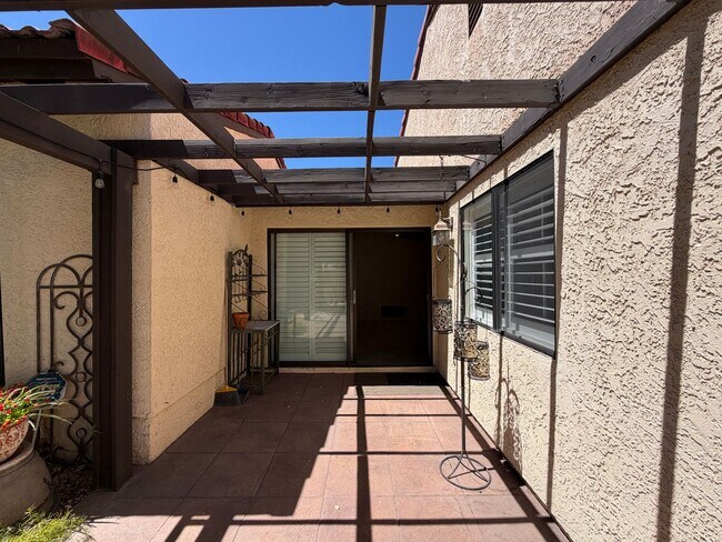 Building Photo - 607 E Palm Ave