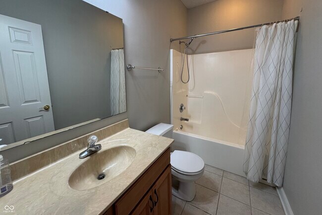 Building Photo - 1442 Oakhill Dr