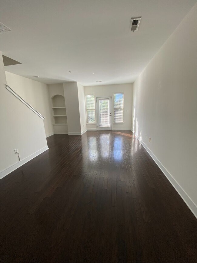 Building Photo - Room in 3 Bedroom Townhome at Seigle Point Dr
