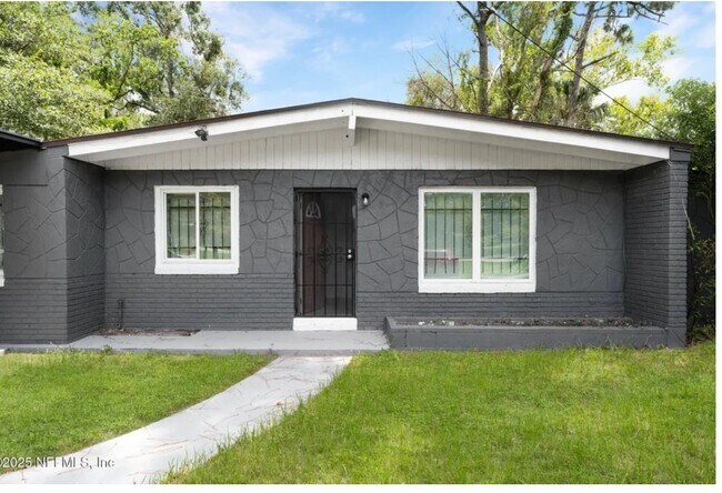 Building Photo - 9155 Sibbald Rd