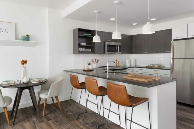 Building Photo - 125 Guest St