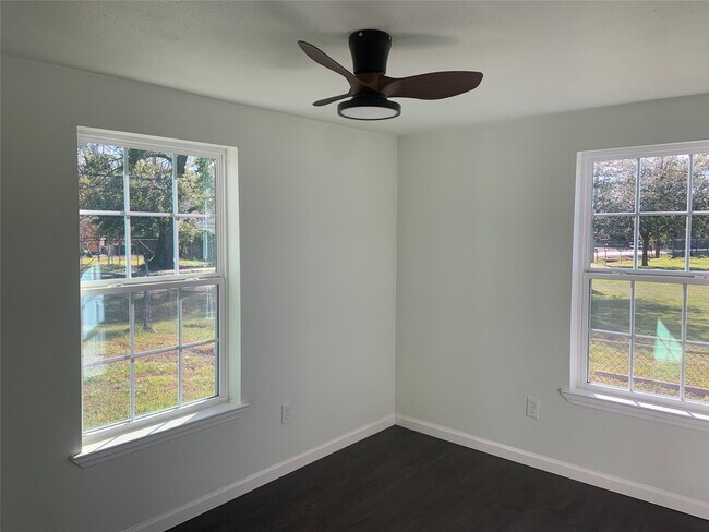 Building Photo - 8309 Autumn Ln