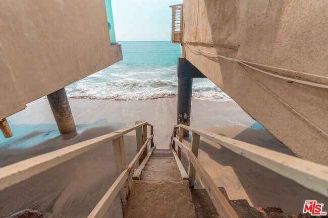 Building Photo - 27112 Malibu Cove Colony Dr