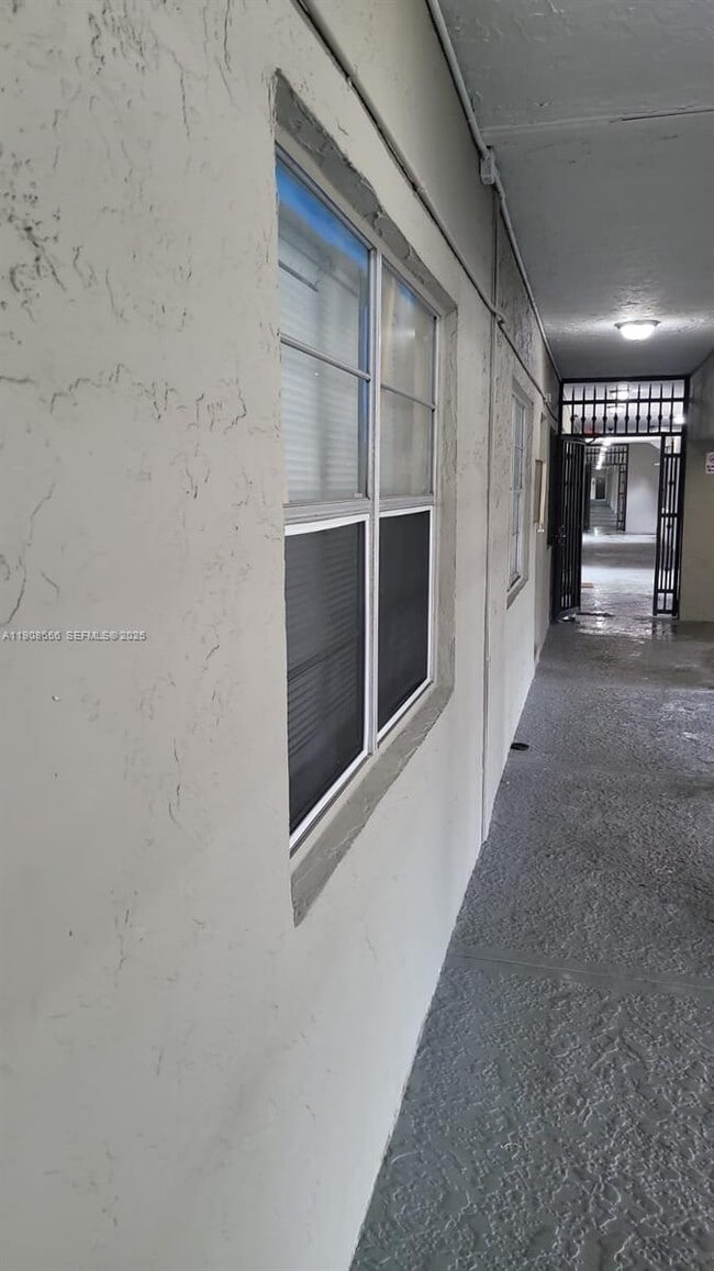 Building Photo - 5100 SW 41st St