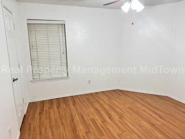 Building Photo - Spacious, Freshly Updated Family Home in P...