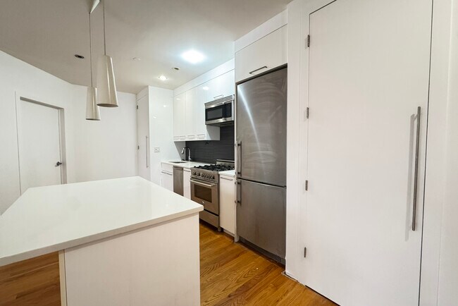 Building Photo - 51 E 128th St