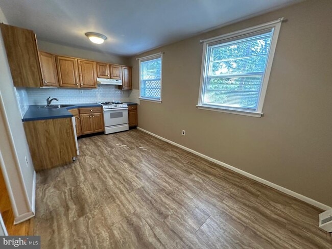 Building Photo - 3233 Comly Pl