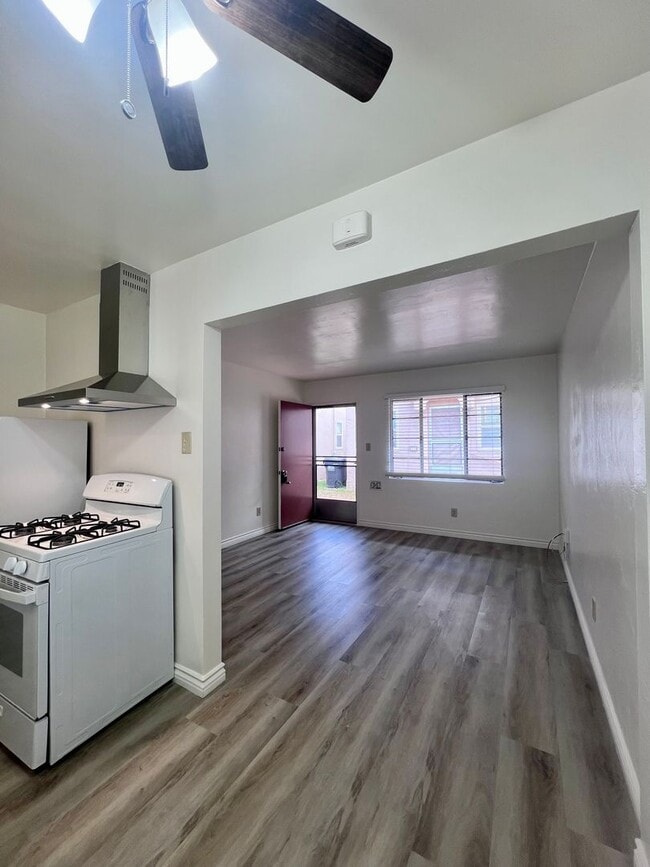 Building Photo - 4326 1/2 SWIFT AVENUE-