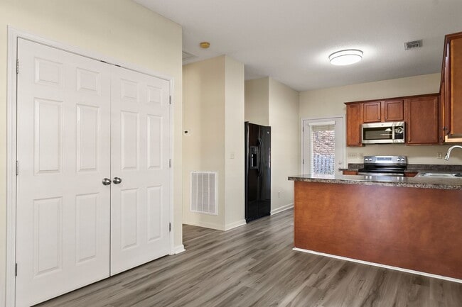 Building Photo - East Tuscaloosa Garden Home in Camden Lake