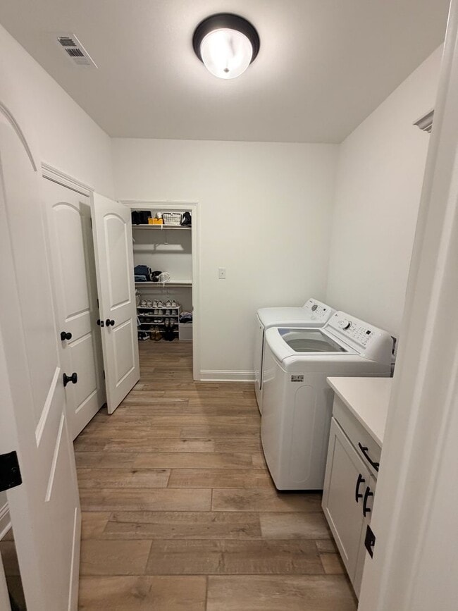 Building Photo - New Neighborhood.. Close to Barksdale Air Force Base..