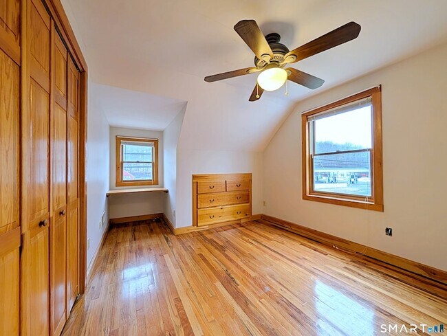 Building Photo - 434 Main St