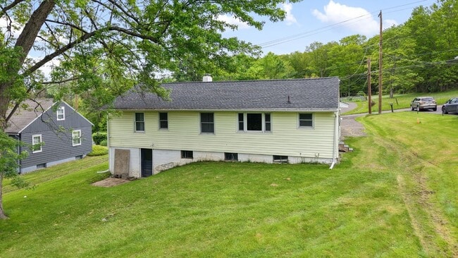 Building Photo - 212 Jensen Rd