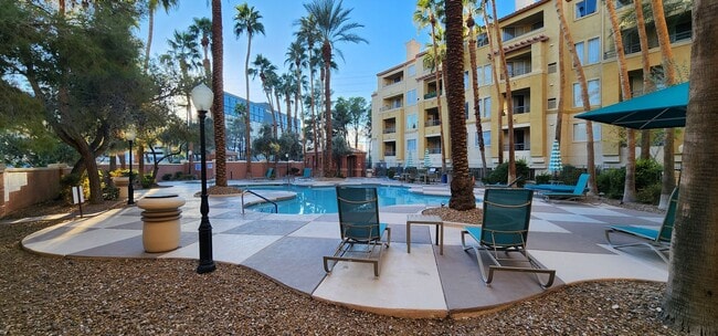 Building Photo - Fully furnished-full Sphere view