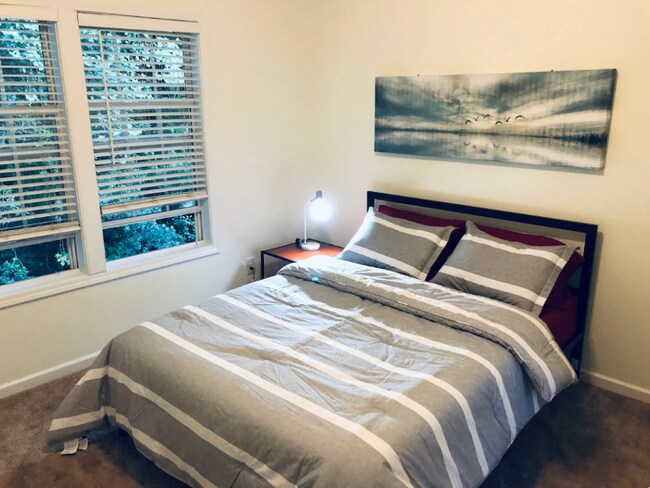 Building Photo - 105 Ross Moore Ave