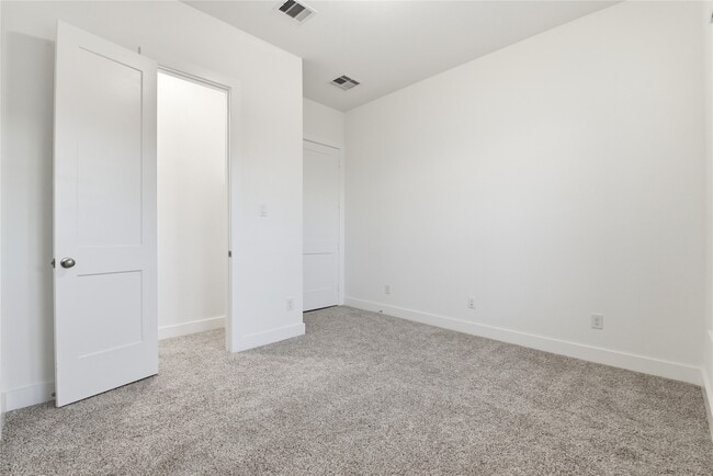 Building Photo - 7734 Clover Gully Ln