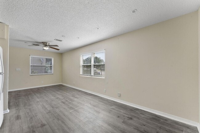 Building Photo - 1340 W 35th St