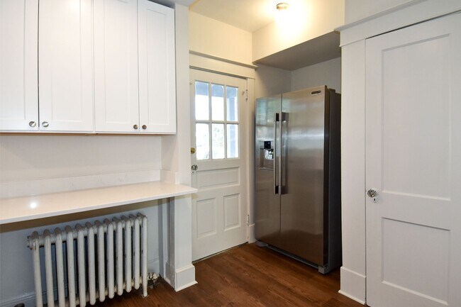 Building Photo - Nestled in the highly desirable Aurora Hills community.