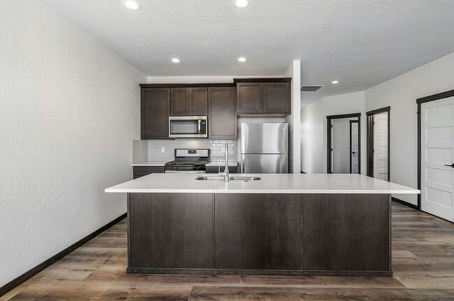 Building Photo - Newer Construction with 28X36 Shop!