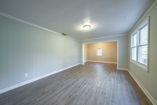 Building Photo - Beautifully Updated Corner Lot Home!