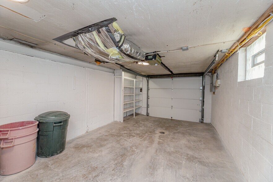 Building Photo - 3203 Hebron Dr