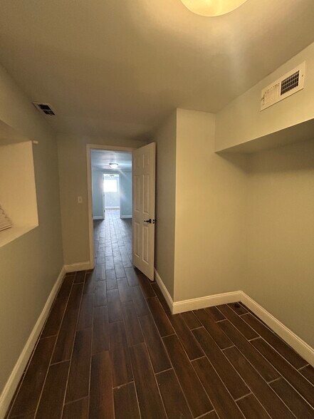 Building Photo - 1529 S Homan Ave