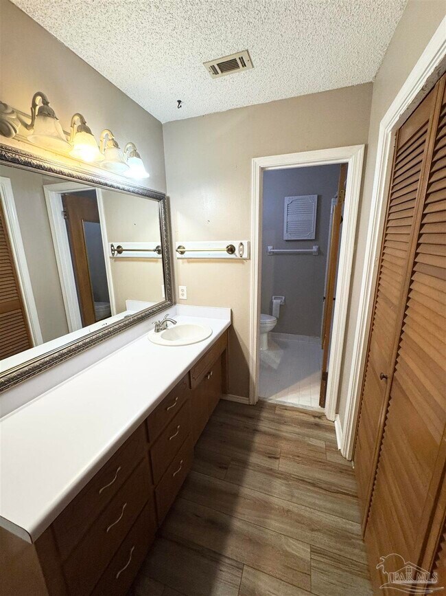 Building Photo - 6740 Bunker Hill Cir