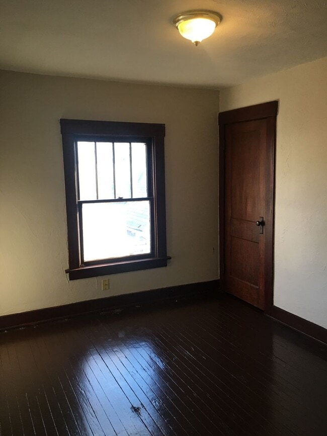 Building Photo - Spacious 3 Bedroom w/Covered Front Porch