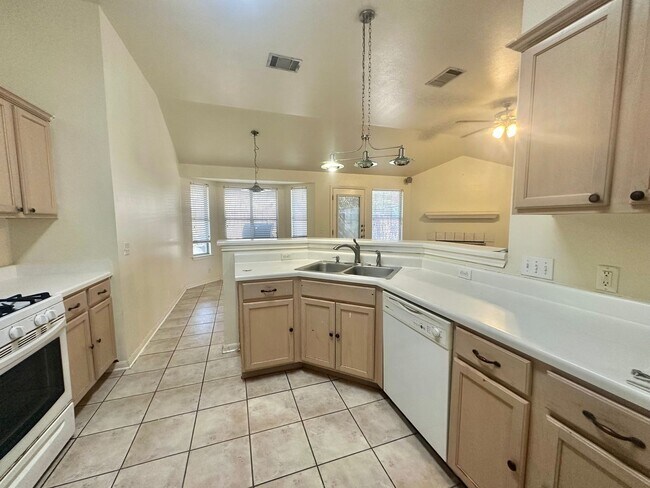 Building Photo - 113 Little Lake Rd