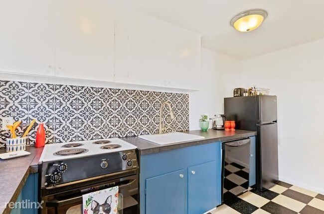 Building Photo - 1 br, 1 bath Condo - 1811 NW Couch St Apt 512