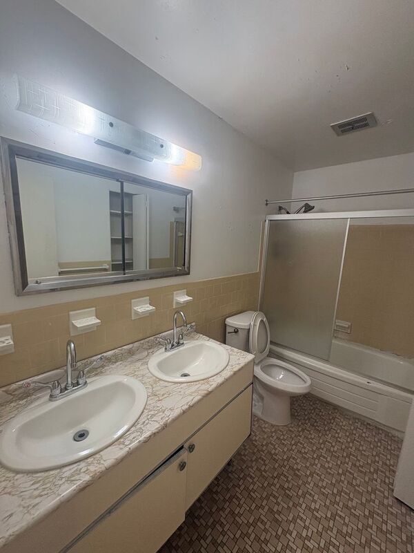 Building Photo - 5521 Walther Ave
