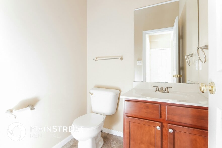 Building Photo - 231 Greengate Dr