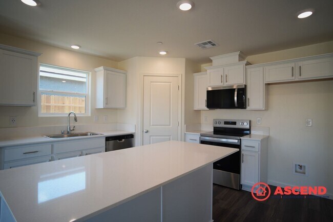 Building Photo - Newly-Built Home Near Mira Monte Highschool!