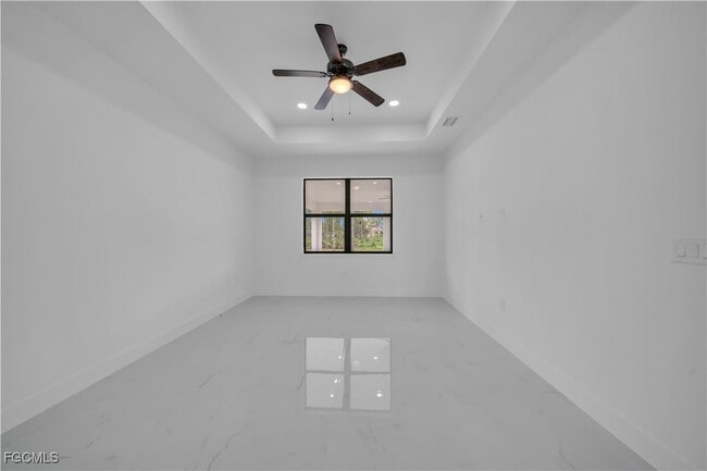 Building Photo - 708 Poinsettia Ave