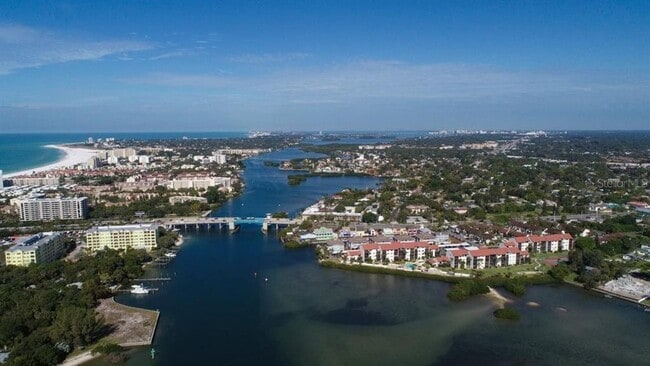 Building Photo - 1634 Stickney Point Rd