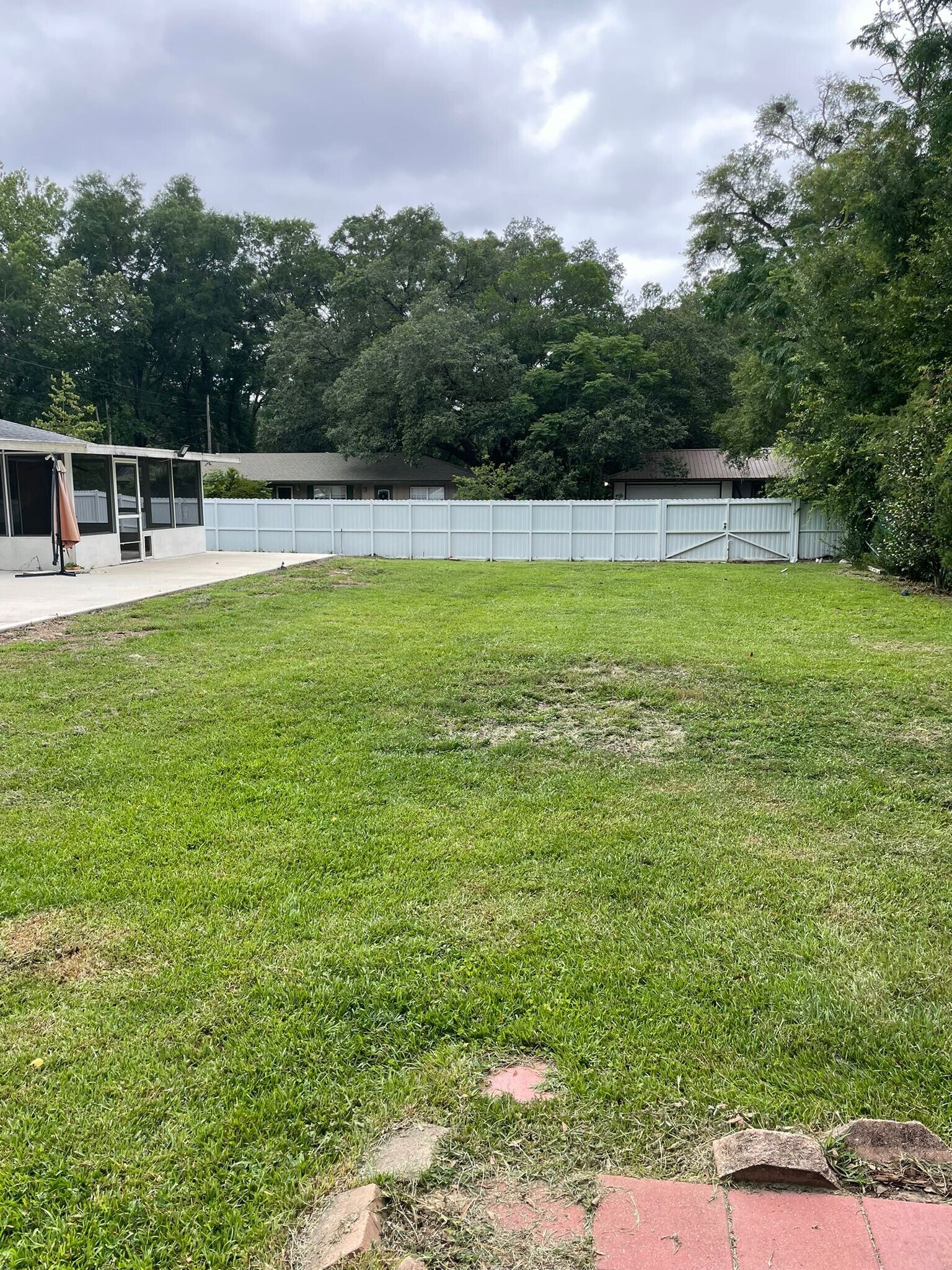Building Photo - 1704 NW 39th Ter