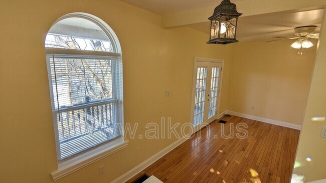 Building Photo - 1401 Nobles Ln