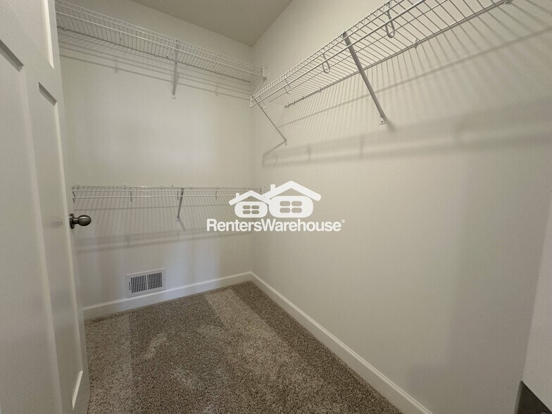 Building Photo - 1065 Jubert Dr
