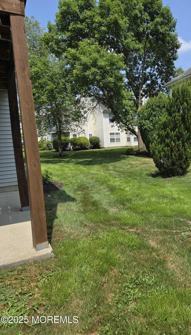 Building Photo - 127 Wellington Ct