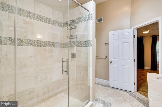 Building Photo - 6122 Bayliss Pl