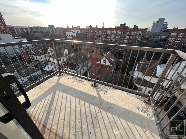 Building Photo - NEW YORK AVENUE