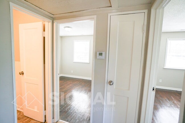 Building Photo - 581 Seminole Cir