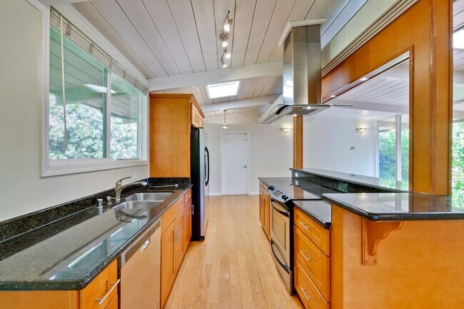 Building Photo - Mountain View Home l Spacious Open Layout Bright and Private Yard