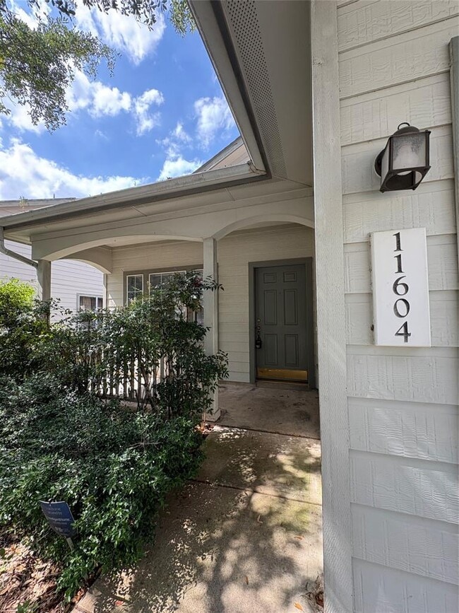 Primary Photo - 11604 Lapoynor St