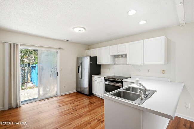 Building Photo - 118 Avondale Ave