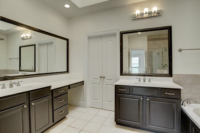 Building Photo - 1403 Rosedale St