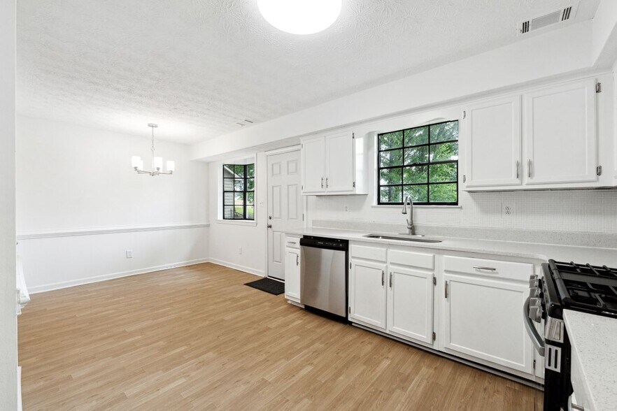 Building Photo - 476 Brookfield Way